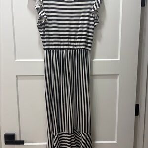 ReBorn Summer Vacation Ready Flowy Black and White Midi Dress. Size M